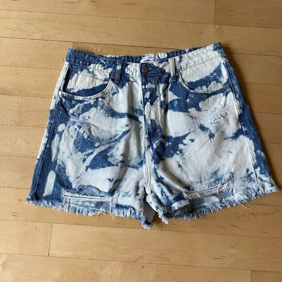 BP Bnwot Womens Cut Off Bleach Washed Jean Shorts Sz 33 Distressed - Picture 1 of 7
